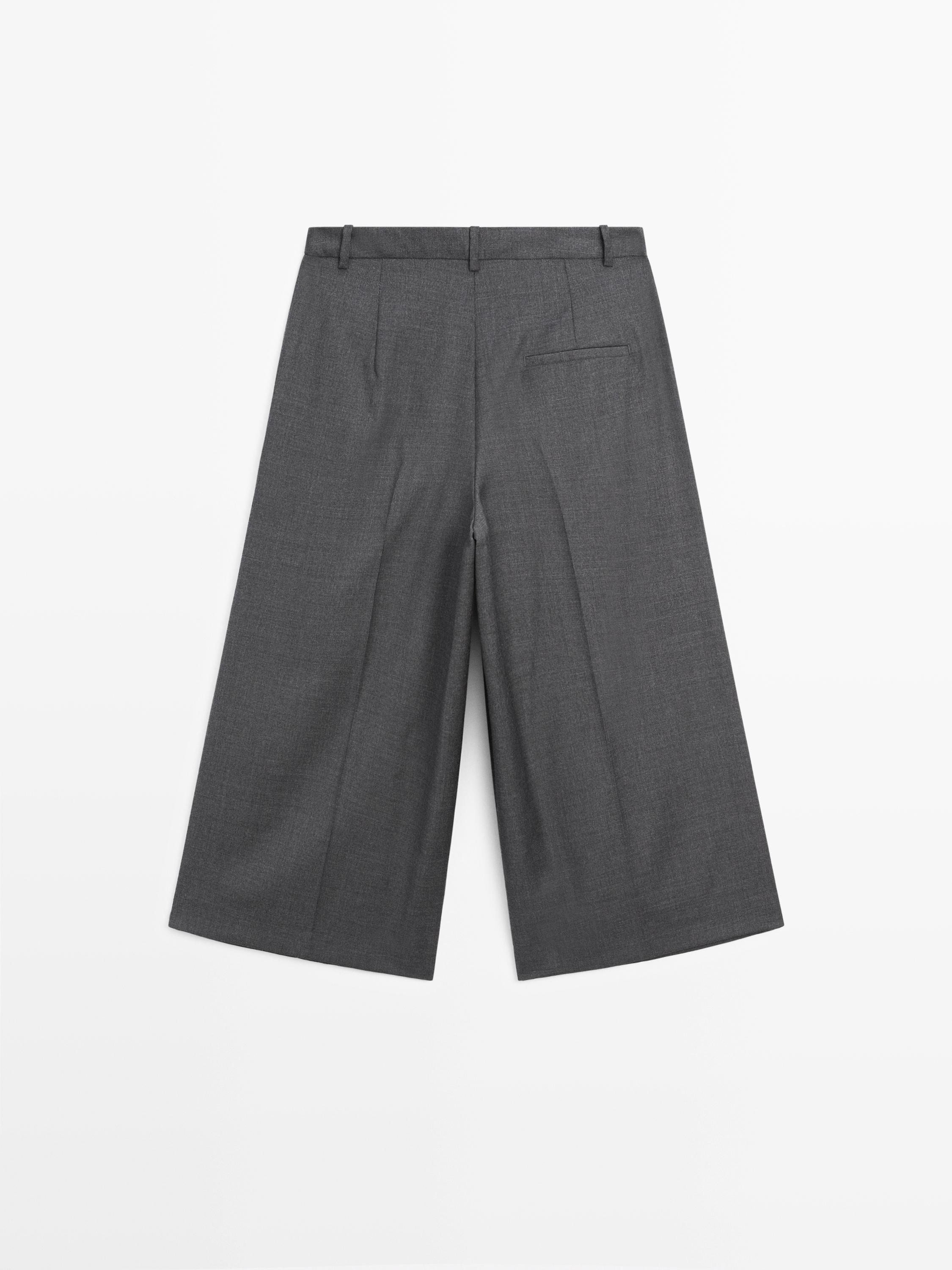 100% wool long Bermuda shorts with darts